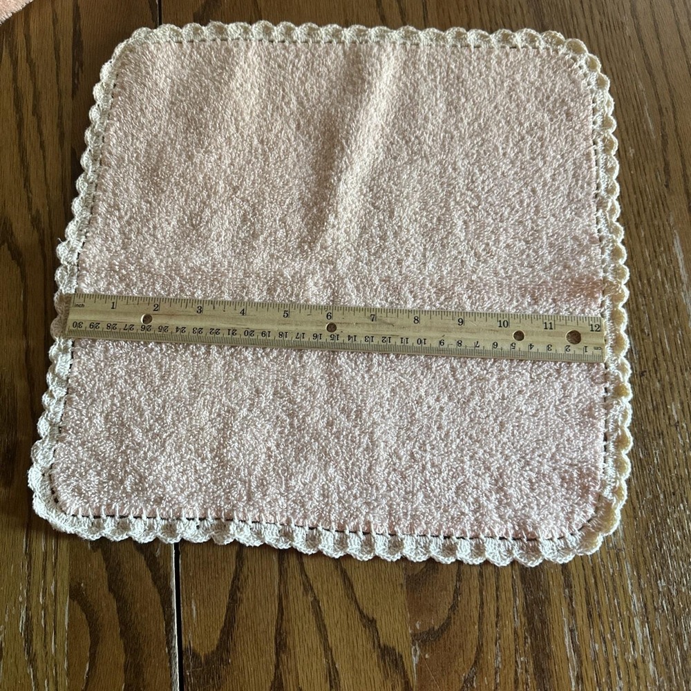 Soft Peach Bath Towel Set with Lace Trim - Picture 4 of 16